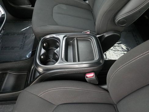 Used 2022 Chrysler Pacifica Touring image 23