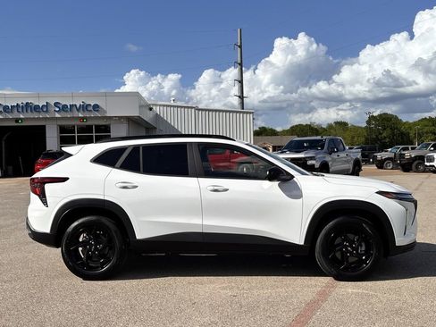 New 2026 Chevrolet Trax LT w/ Driver Confidence Package FWD image 3