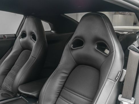Used 2020 Nissan GT-R Premium image 26