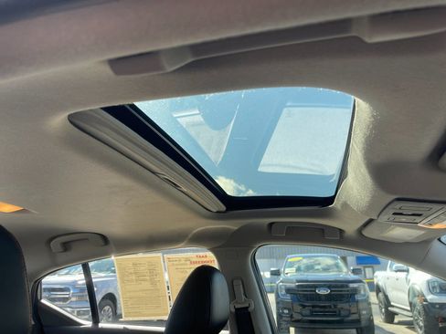 Used 2025 Nissan Sentra SR w/ SR Premium Package image 18