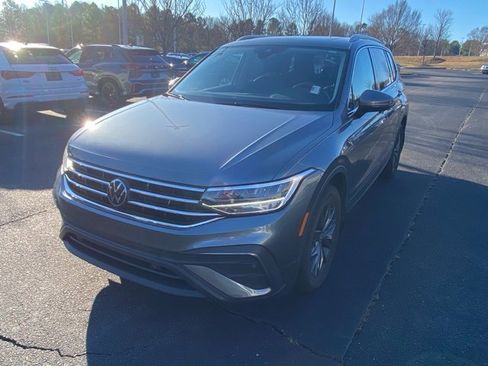 Used 2023 Volkswagen Tiguan SE image 9