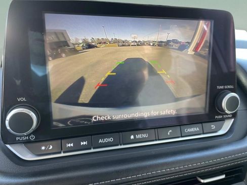 Used 2022 Nissan Rogue S image 23