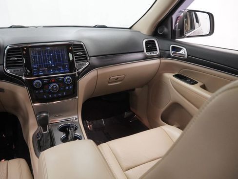 Certified 2020 Jeep Grand Cherokee Limited w/ Luxury Group II image 30