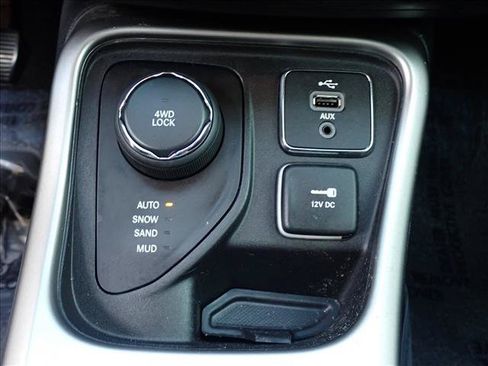 Used 2017 Jeep Compass Latitude AWD/4WD image 21