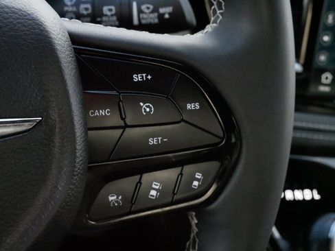 Used 2023 Chrysler Pacifica Limited w/ S Appearance Package image 25