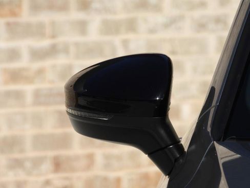 Used 2022 Volkswagen Tiguan SE R-Line image 33