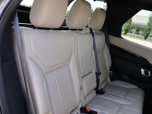 Used 2019 Land Rover Discovery SE AWD/4WD image 14