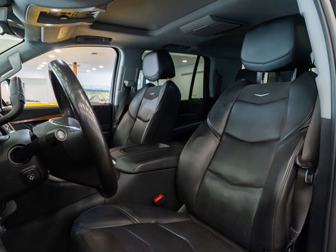 Used 2020 Cadillac Escalade Luxury w/ Escalade Sport Edition image 8