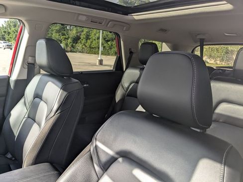 Used 2024 Nissan Pathfinder SL w/ SL Premium Package FWD image 14