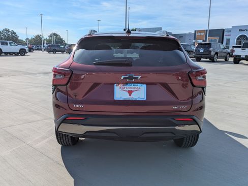 Used 2024 Chevrolet Trax ACTIV w/ Sunroof Package FWD image 4