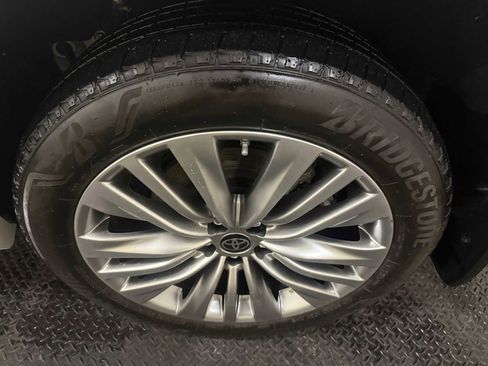 Used 2023 Toyota Highlander Platinum image 9