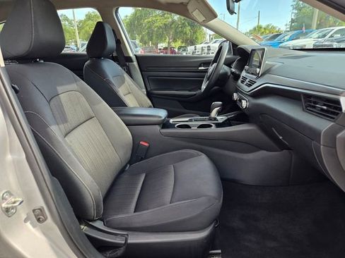 Used 2024 Nissan Altima 2.5 SV FWD image 18