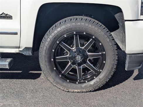 Used 2018 Chevrolet Silverado 1500 High Country image 11