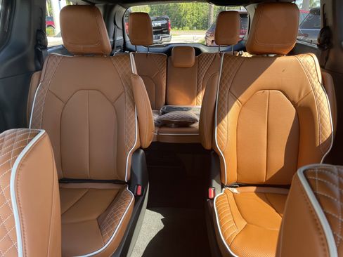 New 2026 Chrysler Pacifica Pinnacle image 15