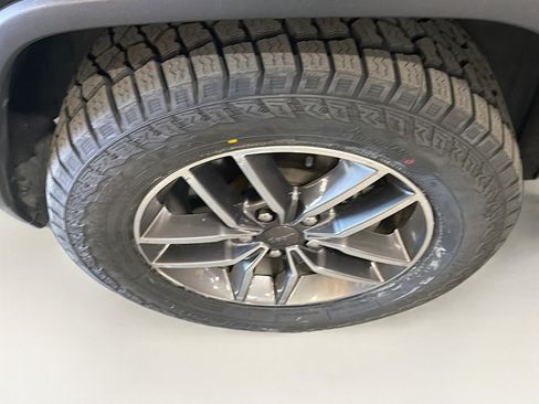 Used 2019 Jeep Grand Cherokee Limited AWD/4WD image 11