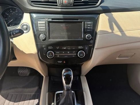 Used 2018 Nissan Rogue SV FWD image 17