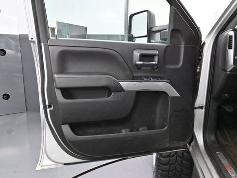 Used 2018 Chevrolet Silverado 2500 LT w/ LT Convenience Package AWD/4WD image 9