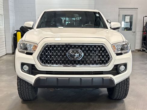 Used 2019 Toyota Tacoma TRD Off-Road AWD/4WD image 2