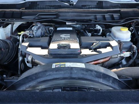 Used 2018 RAM 2500 Tradesman w/ Chrome Appearance Group image 38