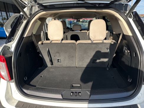 Used 2023 Ford Explorer XLT w/ Equipment Group 202A image 10