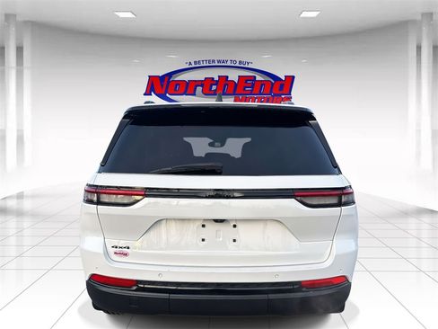 Used 2023 Jeep Grand Cherokee Altitude image 4