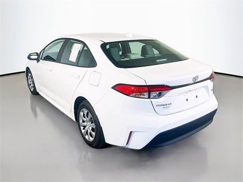 Used 2025 Toyota Corolla LE image 5