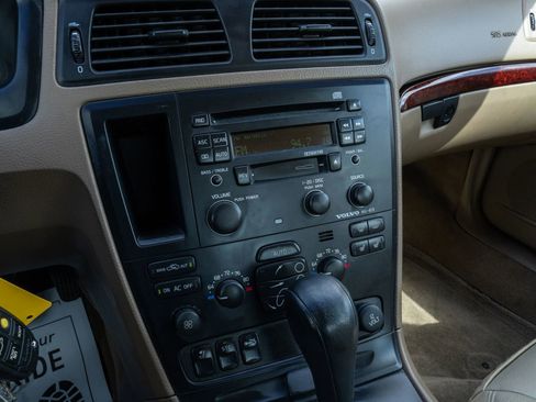 Used 2004 Volvo S60 2.4 image 23