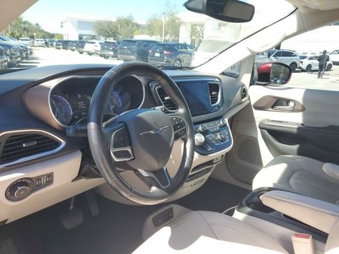 Used 2019 Chrysler Pacifica Touring-L Plus image 19
