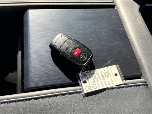 Used 2025 Toyota Sequoia Platinum AWD/4WD image 11