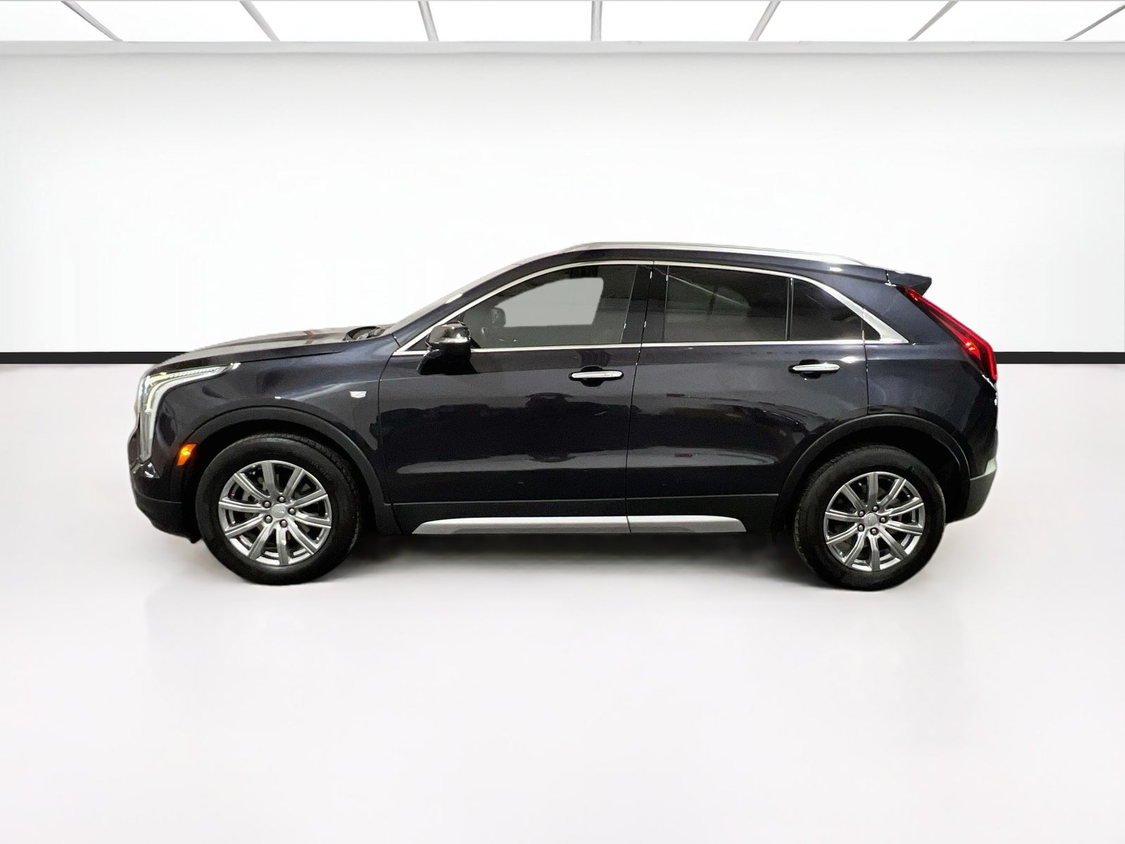 Used 2023 Cadillac XT4 Premium Luxury w/ Trailering Package FWD image 24