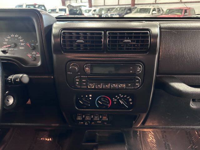Used 2006 Jeep Wrangler Unlimited Rubicon AWD/4WD image 16