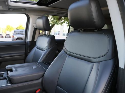 Used 2025 Ford Expedition Active AWD/4WD image 21