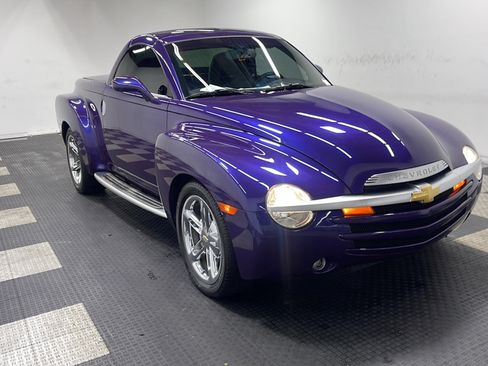 Used 2004 Chevrolet SSR w/ Preferred Equipment Group RWD image 19