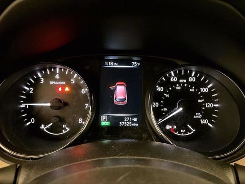 Used 2017 Nissan Rogue SV AWD/4WD image 19