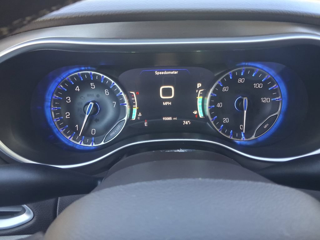Used 2018 Chrysler Pacifica Touring-L Plus w/ Advanced Safetytec Group FWD image 7
