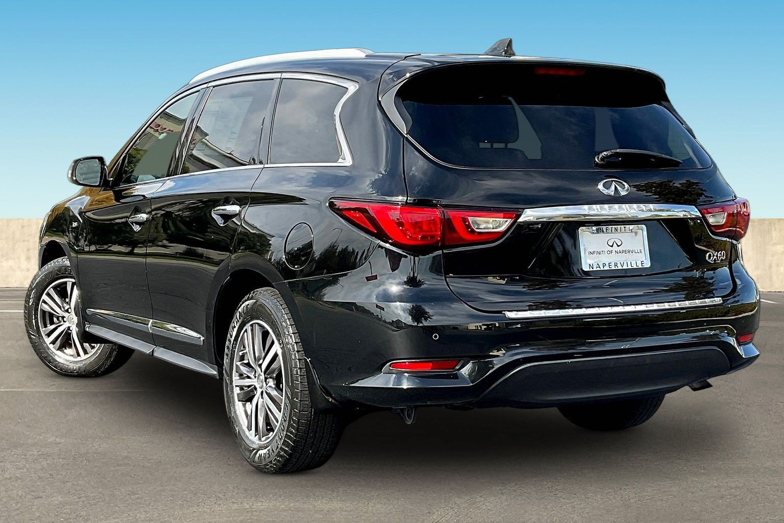 Used 2017 INFINITI QX60 Luxe w/ Premium Plus Package AWD/4WD image 4