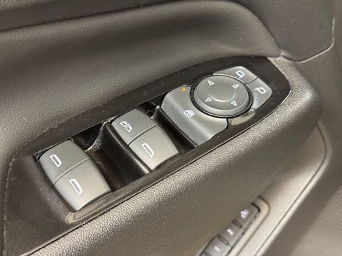 Used 2023 Chevrolet Equinox Premier AWD/4WD image 11
