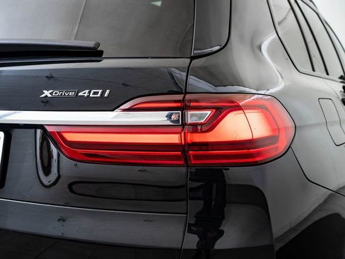 Used 2022 BMW X7 xDrive40i w/ Premium Package image 9