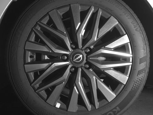 Used 2025 Nissan Altima 2.5 SV FWD image 12