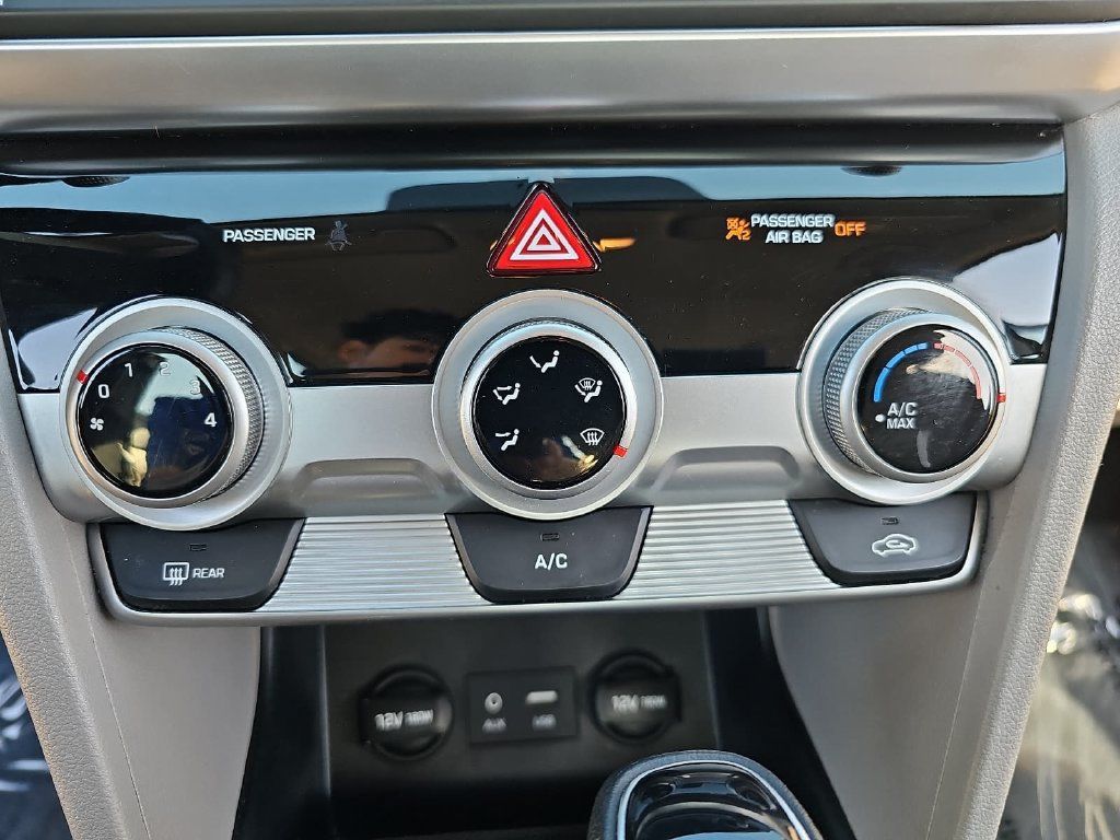 Used 2019 Hyundai Elantra SE FWD image 20