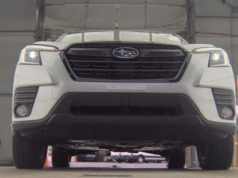 Used 2022 Subaru Forester Limited AWD/4WD image 3