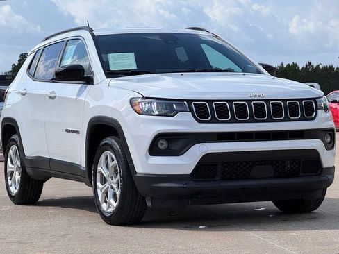 Used 2024 Jeep Compass Latitude AWD/4WD image 8
