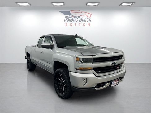 Used 2018 Chevrolet Silverado 1500 LT w/ All Star Edition image 3