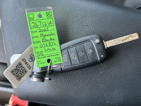 Used 2025 Hyundai Elantra SE FWD image 22