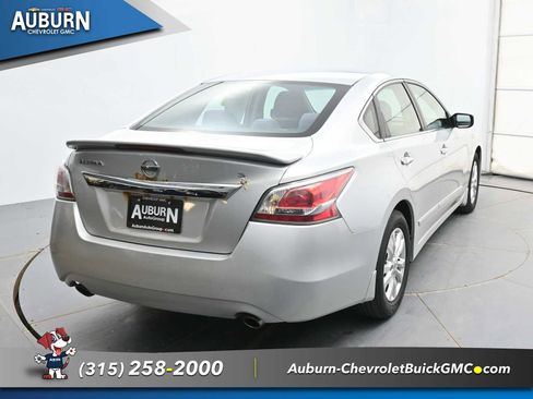 Used 2015 Nissan Altima 2.5 S w/ Sport Value Package image 4