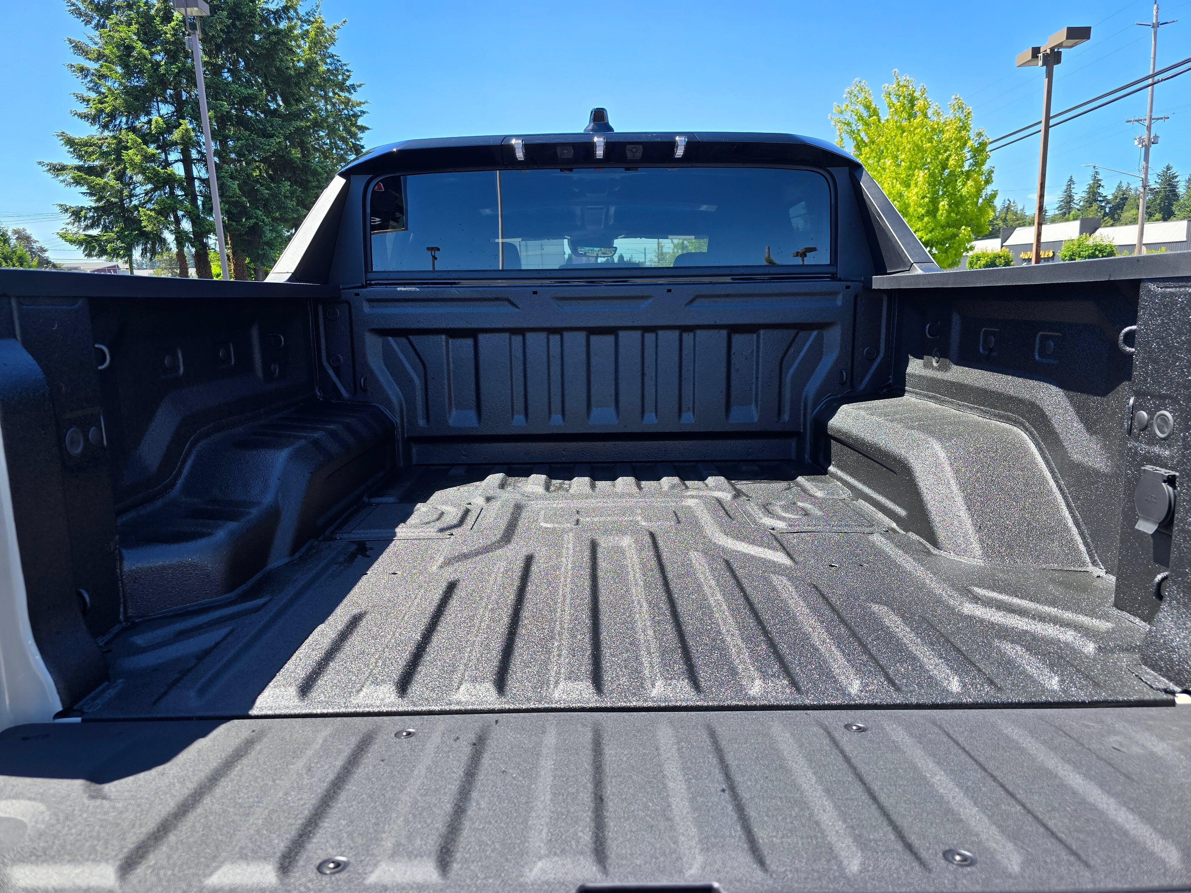 New 2026 GMC Hummer EV 4x4 Crew Cab w/ LPO, Dark Essentials Package image 14