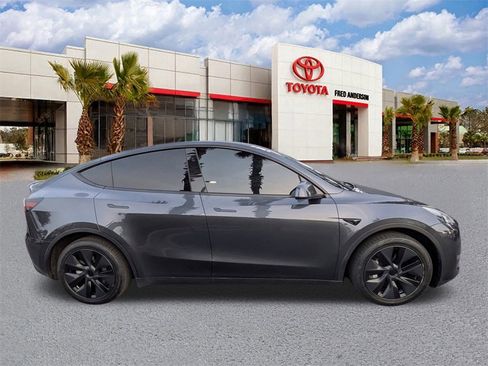 Used 2024 Tesla Model Y Long Range image 3