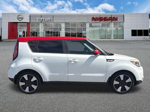 Used 2017 Kia Soul + w/ Designer's Package FWD image 8