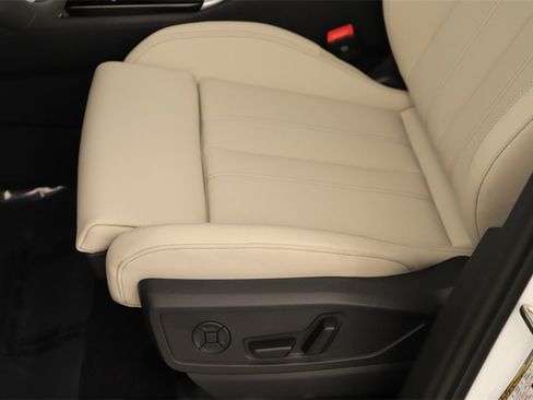 New 2025 Audi Q5 Prestige image 25