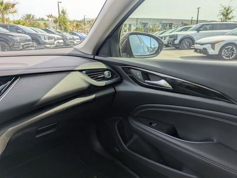 Used 2018 Buick Regal Essence w/ Driver Confidence Package #1 AWD/4WD image 16